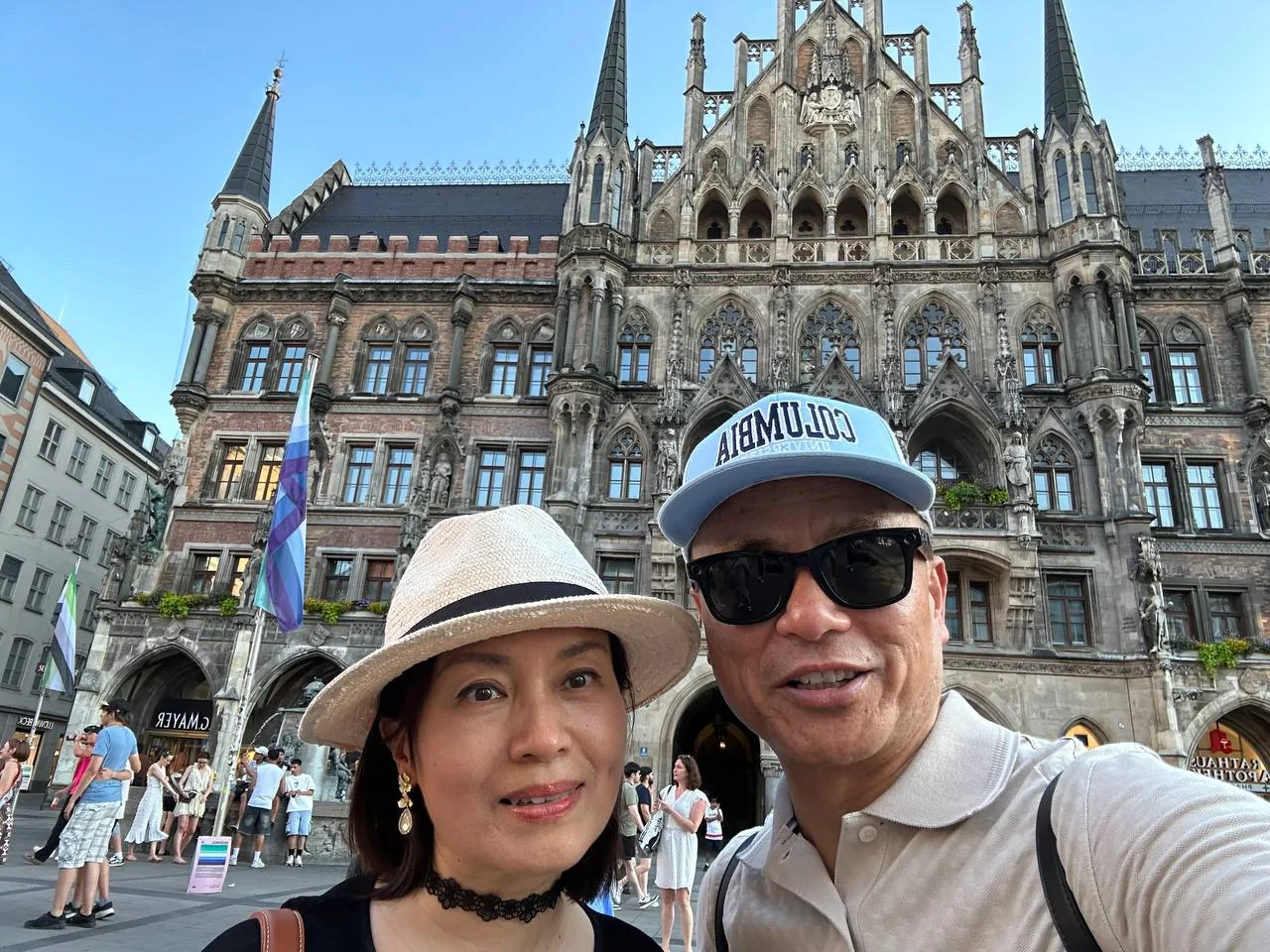 Couple in front of Munich New Town Hall at Marienplatz