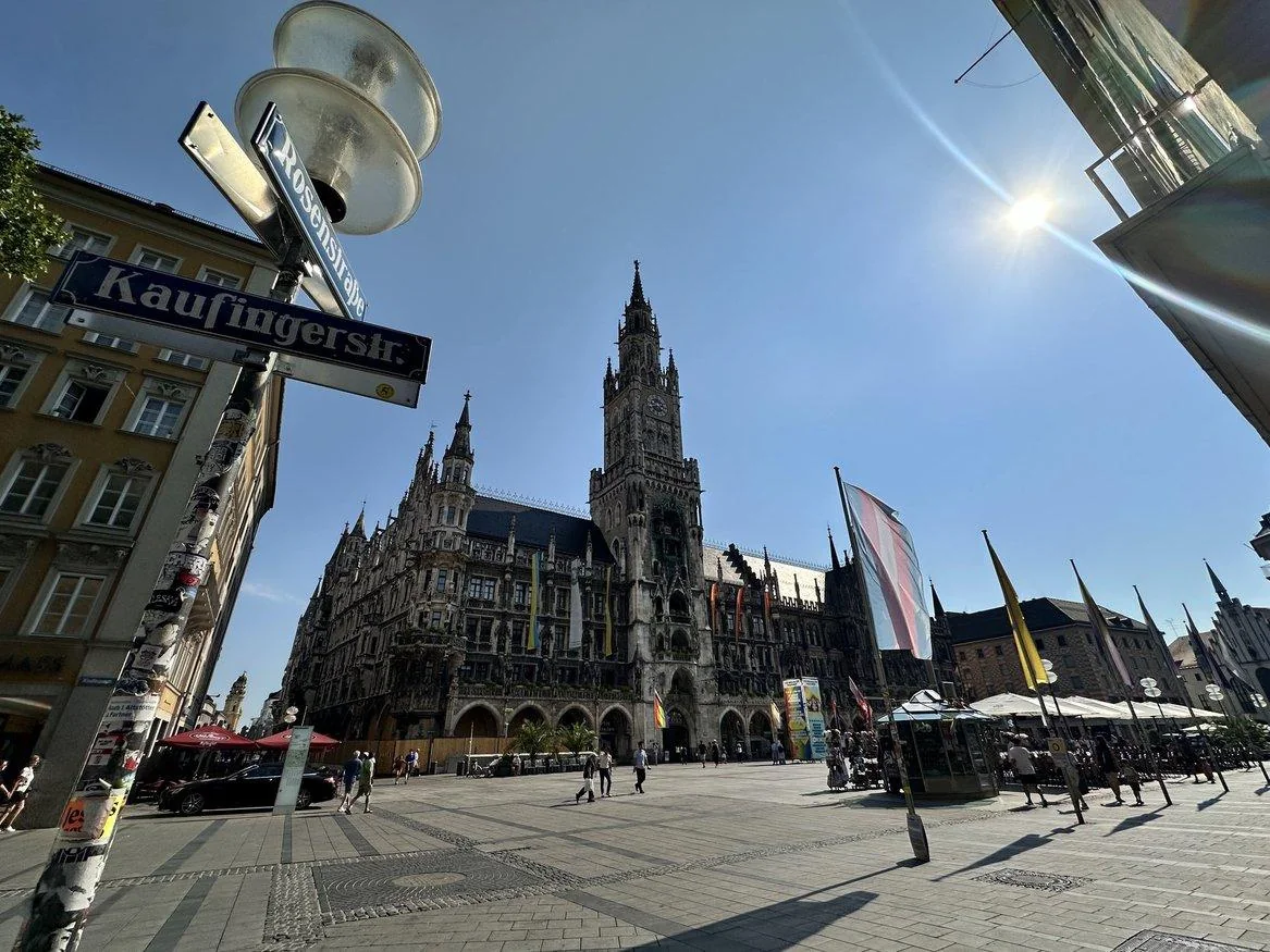 Wide view across Marienplatz under a clear blue sky