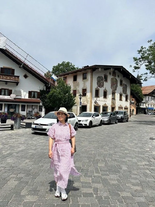 Traditional painted buildings around an Oberammergau square