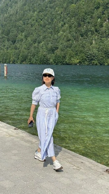 Traveler standing beside the clear green water of Königssee