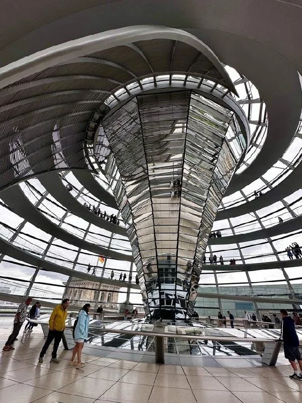 Spiral structure inside the glass dome of the Reichstag