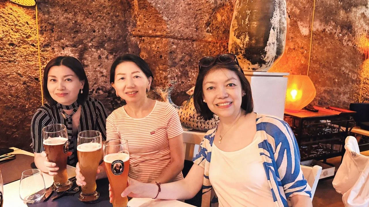 Friends raising pints of Guinness at the final gathering in Dublin